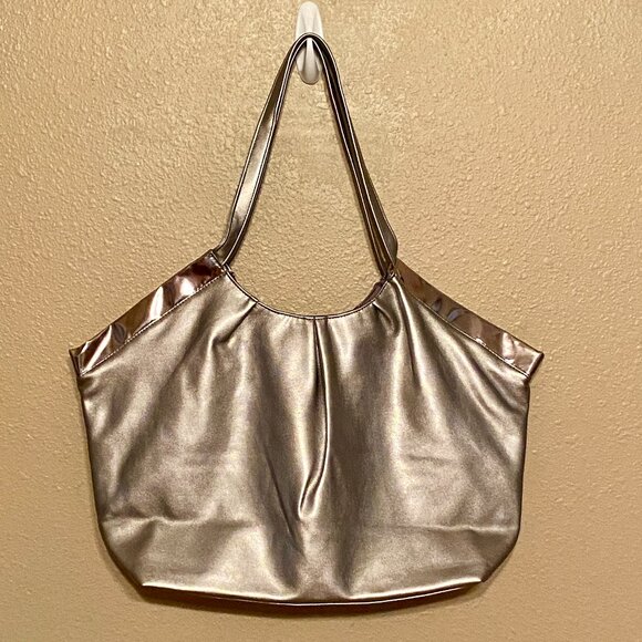 metrostyle Handbags - METROSTYLE Silver Shoulder Bag Vinyl Material Lined Snap Closure Zipped Pocket